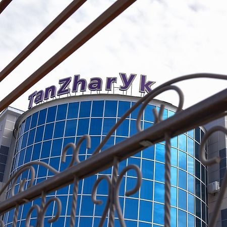 Tanzharyk Hotel アクトベ エクステリア 写真
