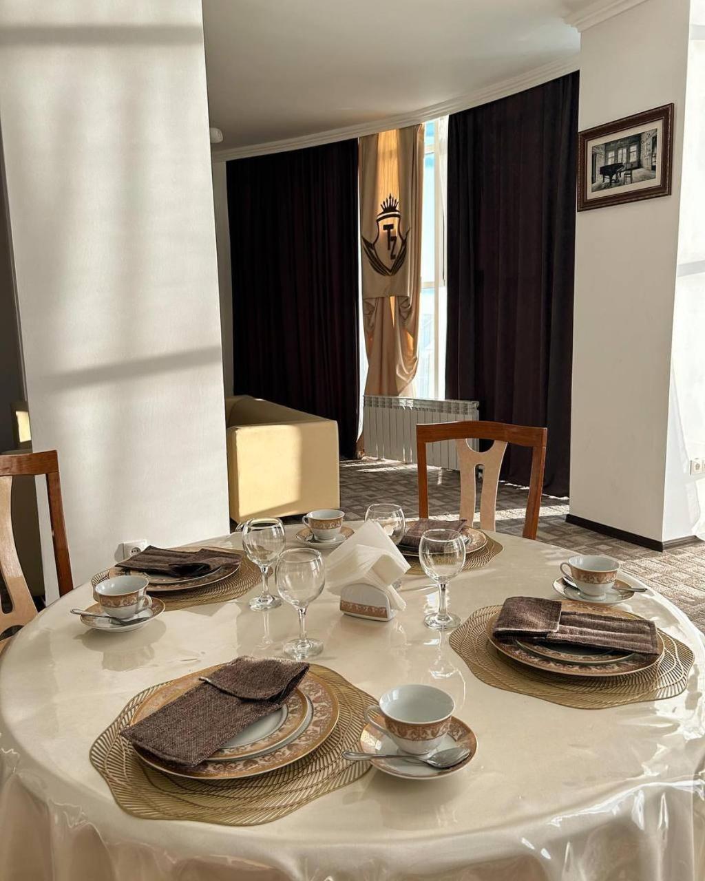 Tanzharyk Hotel アクトベ エクステリア 写真