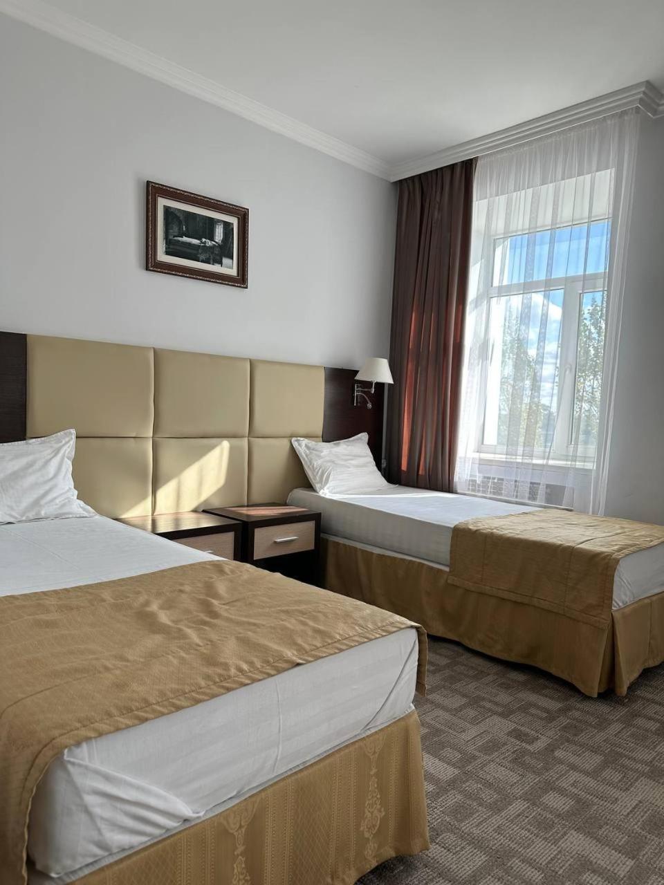 Tanzharyk Hotel アクトベ エクステリア 写真