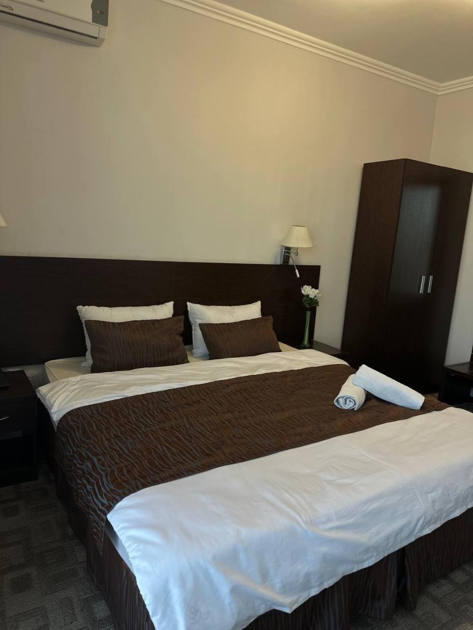 Tanzharyk Hotel アクトベ エクステリア 写真