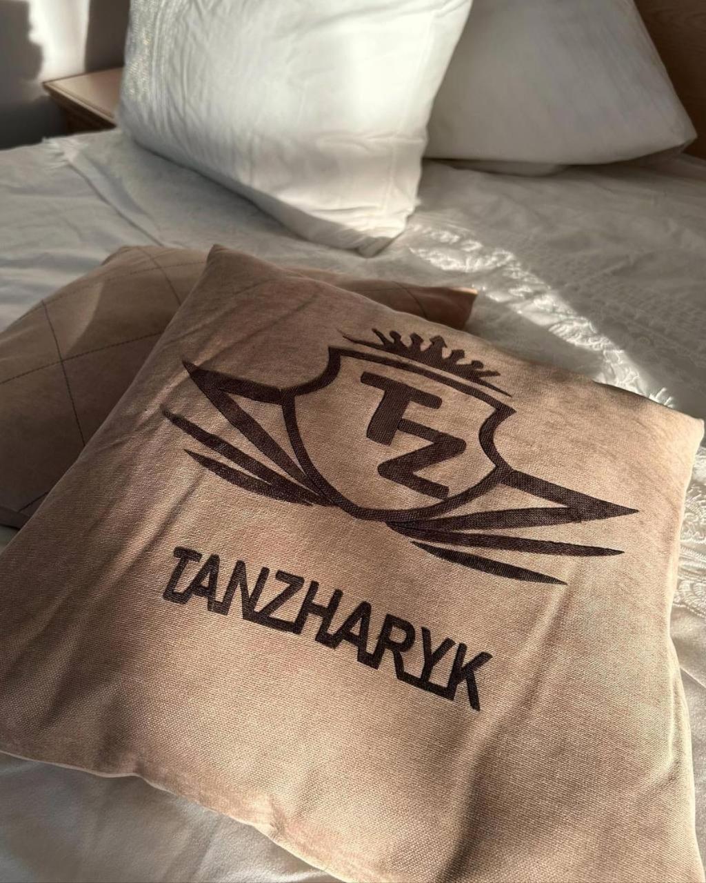 Tanzharyk Hotel アクトベ エクステリア 写真