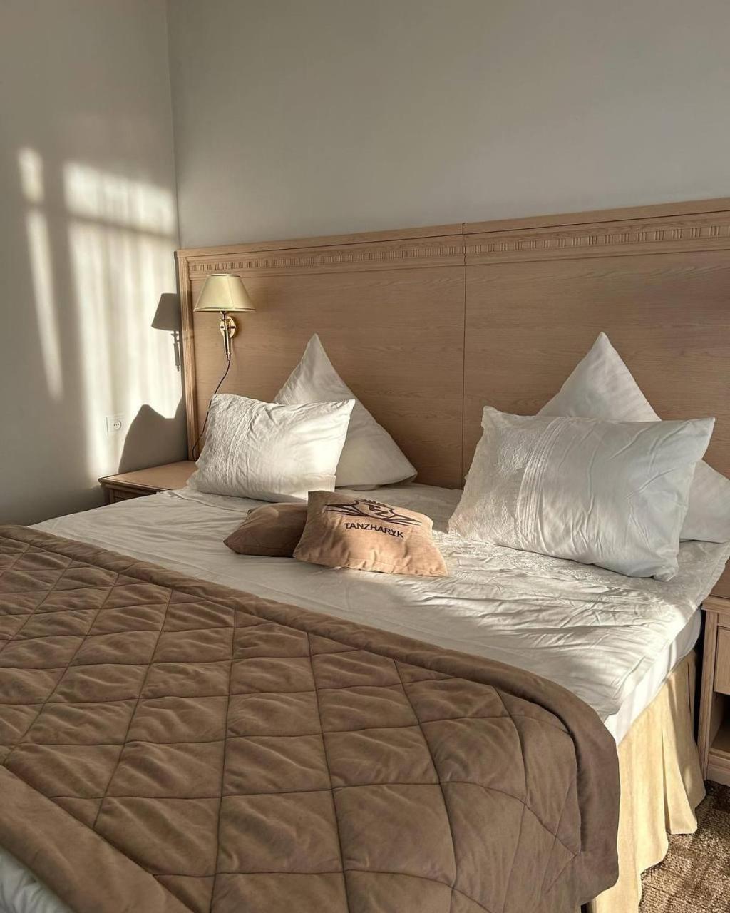 Tanzharyk Hotel アクトベ エクステリア 写真