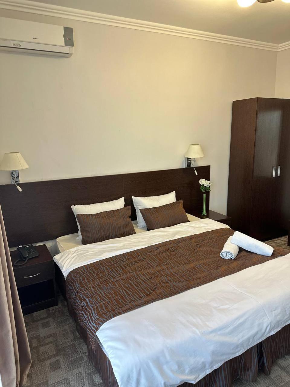 Tanzharyk Hotel アクトベ エクステリア 写真