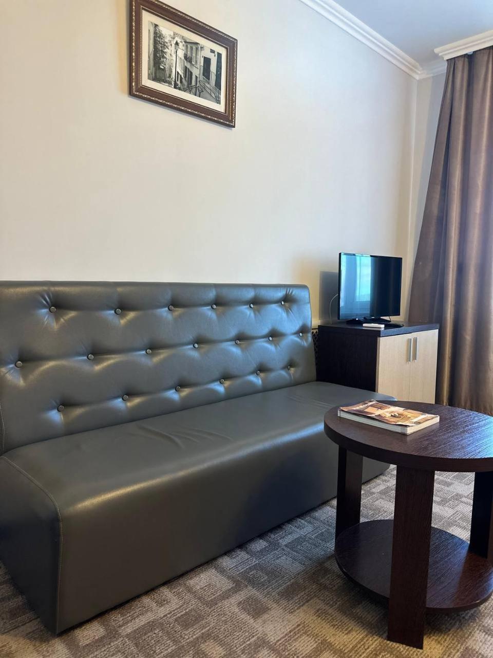 Tanzharyk Hotel アクトベ エクステリア 写真