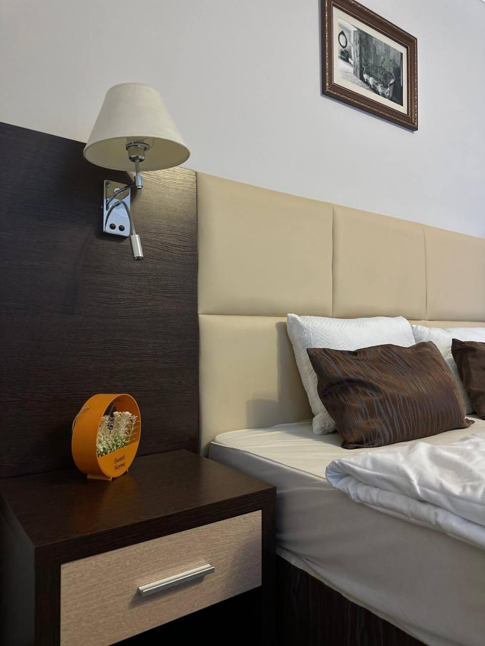 Tanzharyk Hotel アクトベ エクステリア 写真