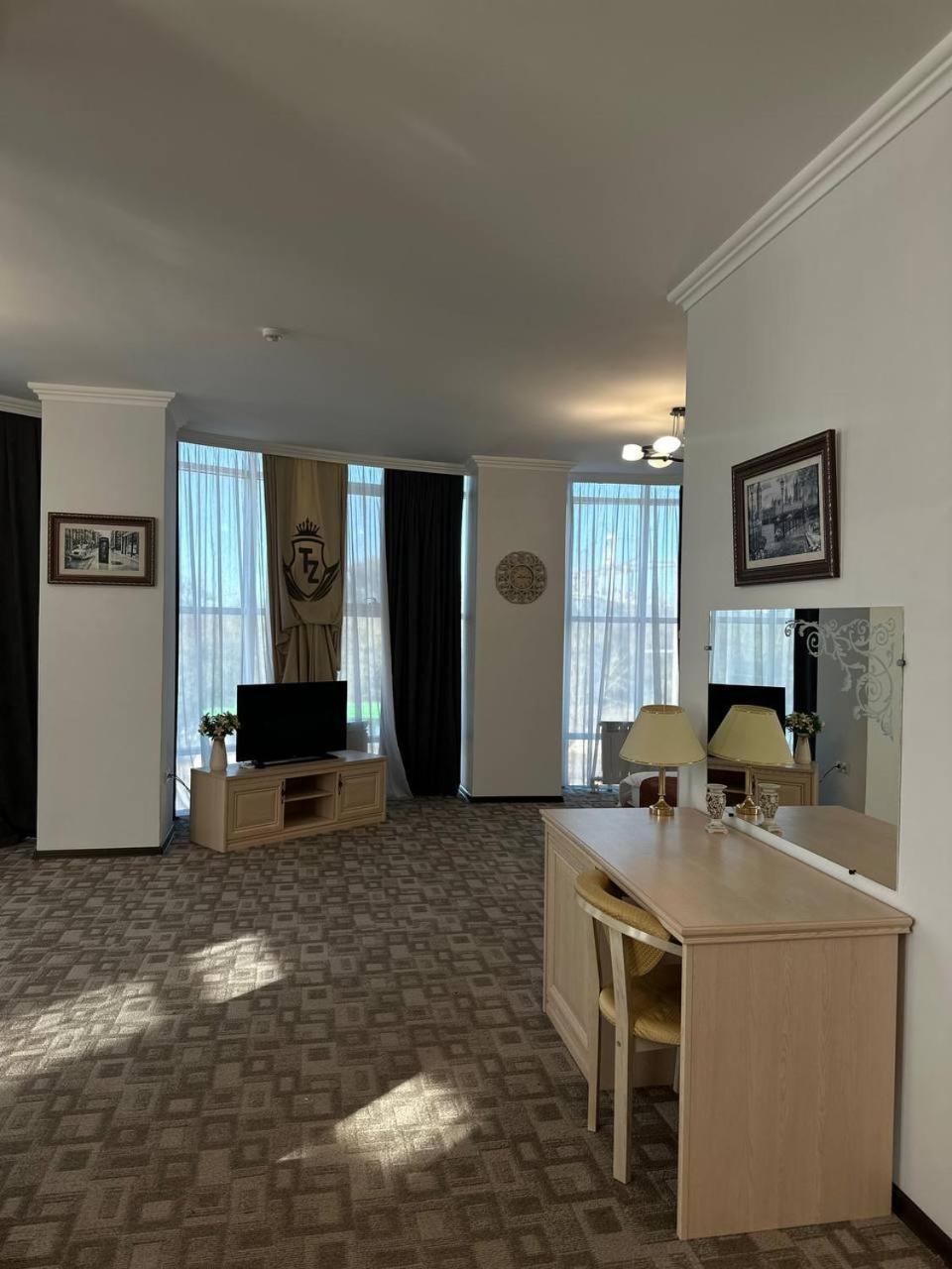 Tanzharyk Hotel アクトベ エクステリア 写真