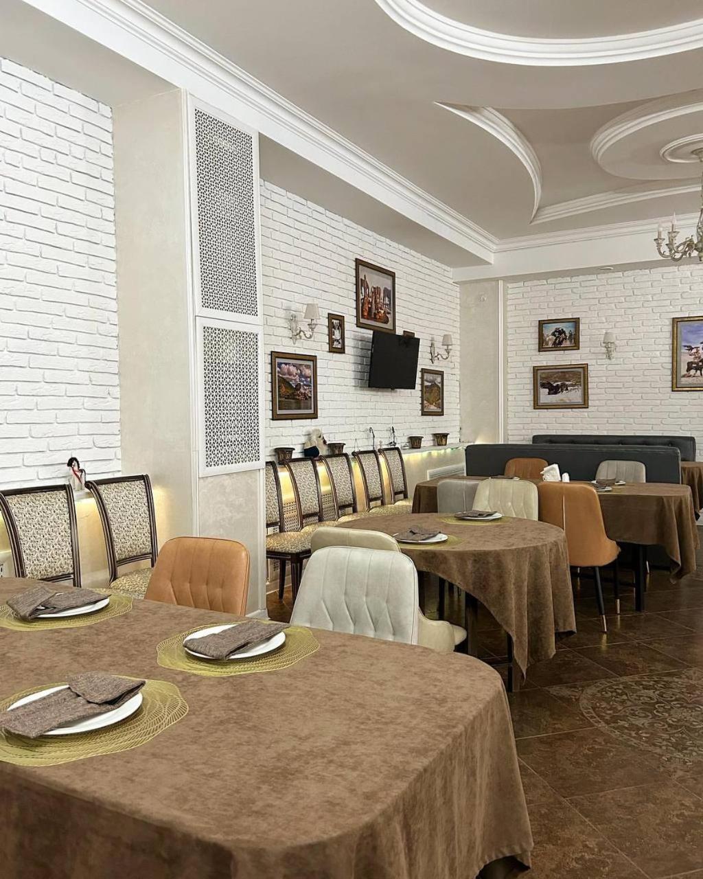 Tanzharyk Hotel アクトベ エクステリア 写真