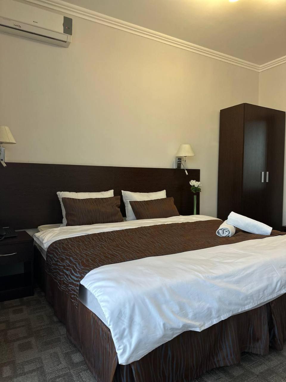 Tanzharyk Hotel アクトベ エクステリア 写真