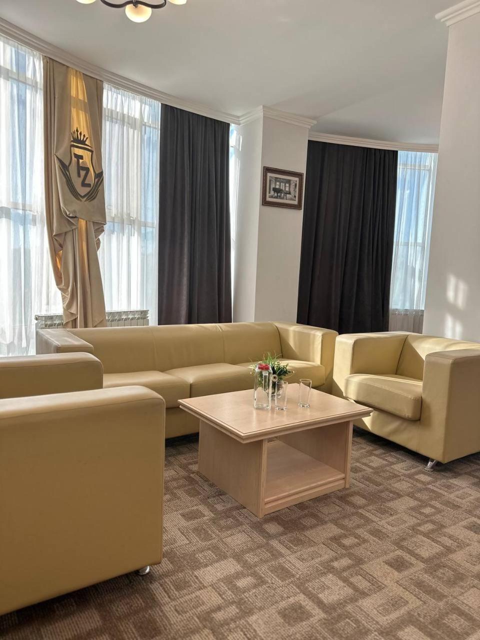 Tanzharyk Hotel アクトベ エクステリア 写真