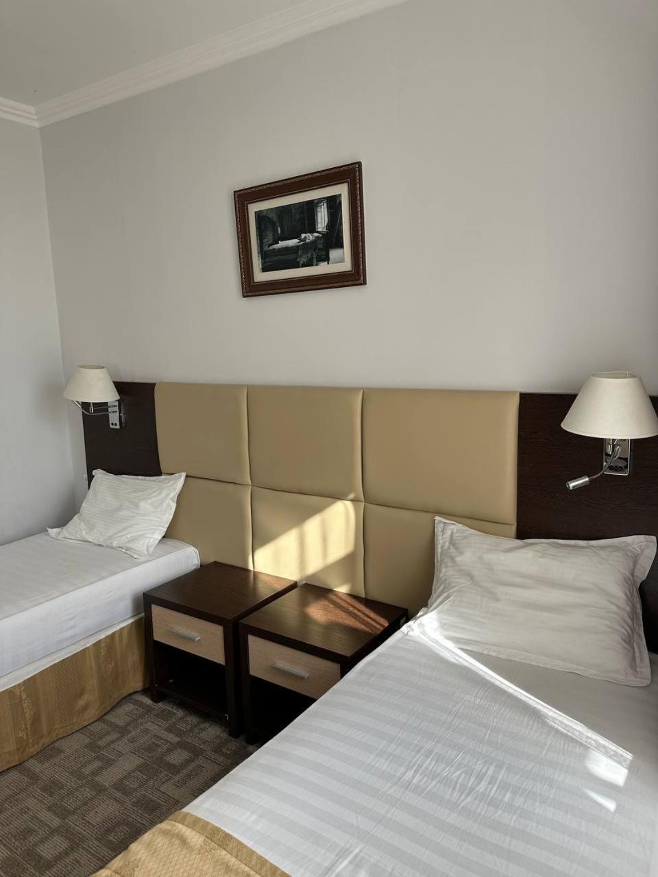 Tanzharyk Hotel アクトベ エクステリア 写真