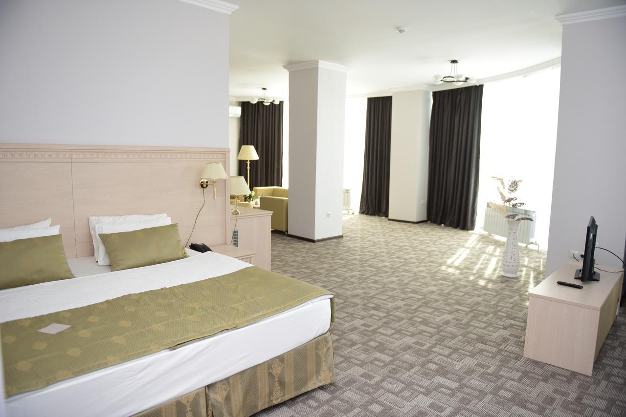 Tanzharyk Hotel アクトベ エクステリア 写真