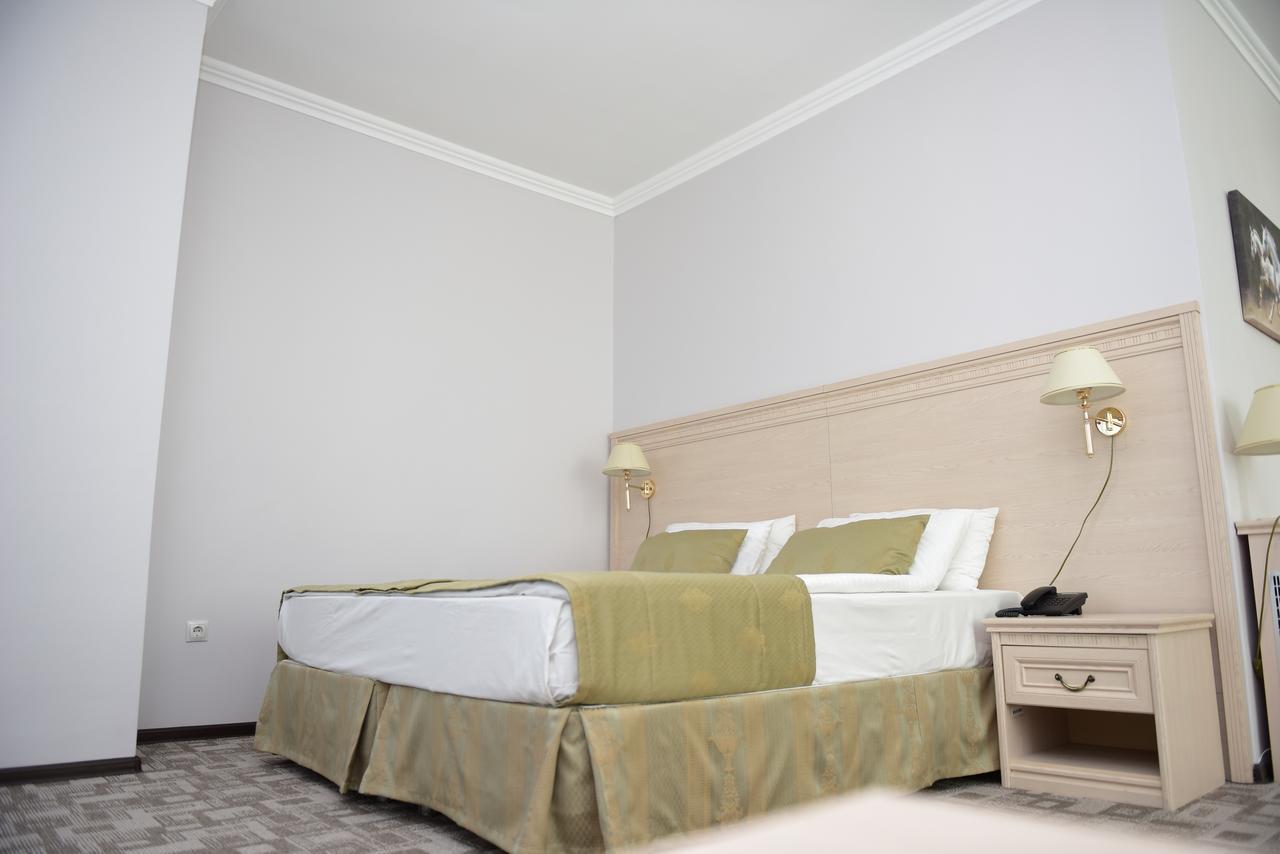 Tanzharyk Hotel アクトベ エクステリア 写真