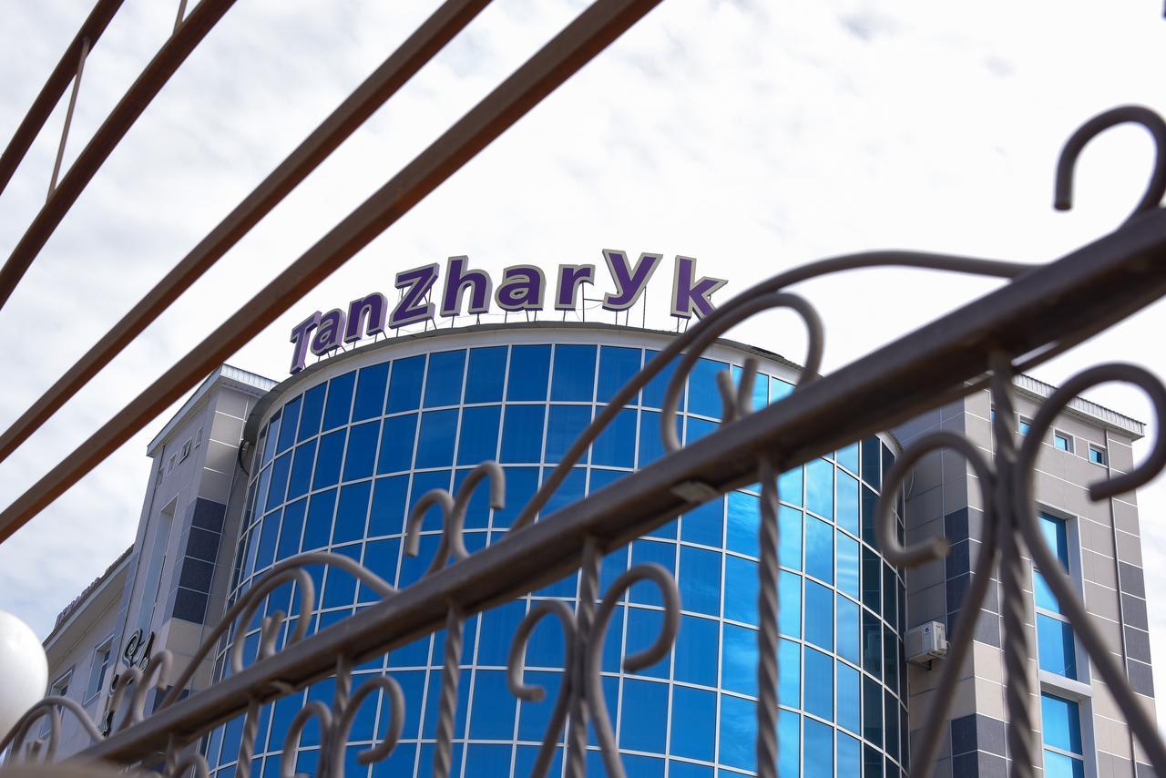 Tanzharyk Hotel アクトベ エクステリア 写真