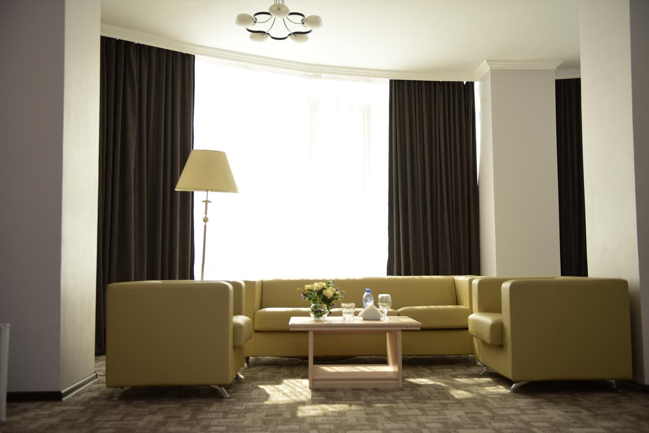 Tanzharyk Hotel アクトベ エクステリア 写真